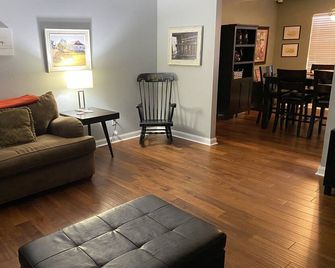 Spotless home minutes from everything good Cape Girardeau has to offer - Cape Girardeau - Soggiorno