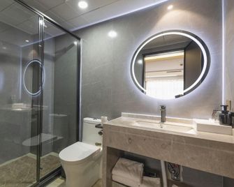 Junhao International Hotel (High-speed Railway North Station Metro Station Branch) - Xi'an - Habitación