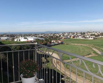 Christys Villa #1 \'Quiet, Secure ,One bedroom Villa with Ocean View!! - Rosarito - Balcony