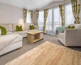 2 Bed Holiday Home with Starlink Internet - Dumfries - Living room