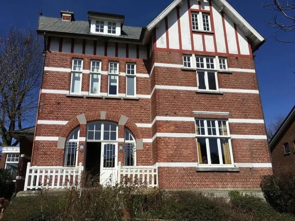 Maison Stout - האסל - בניין