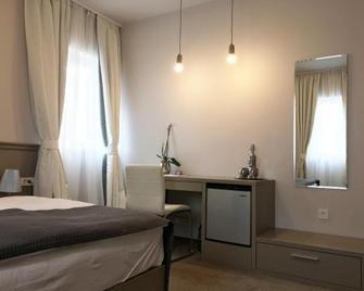 Deluxe Villa No.10 - Rooms & Apartments - Mandre - Habitación