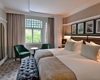 The Victoria Falls Hotel - Victoria Falls - Bedroom