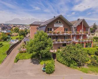 4-bed apartment \'Dornfelder\' - FeWo/Gästehaus Kreuz-Bauer - Minheim - Edificio