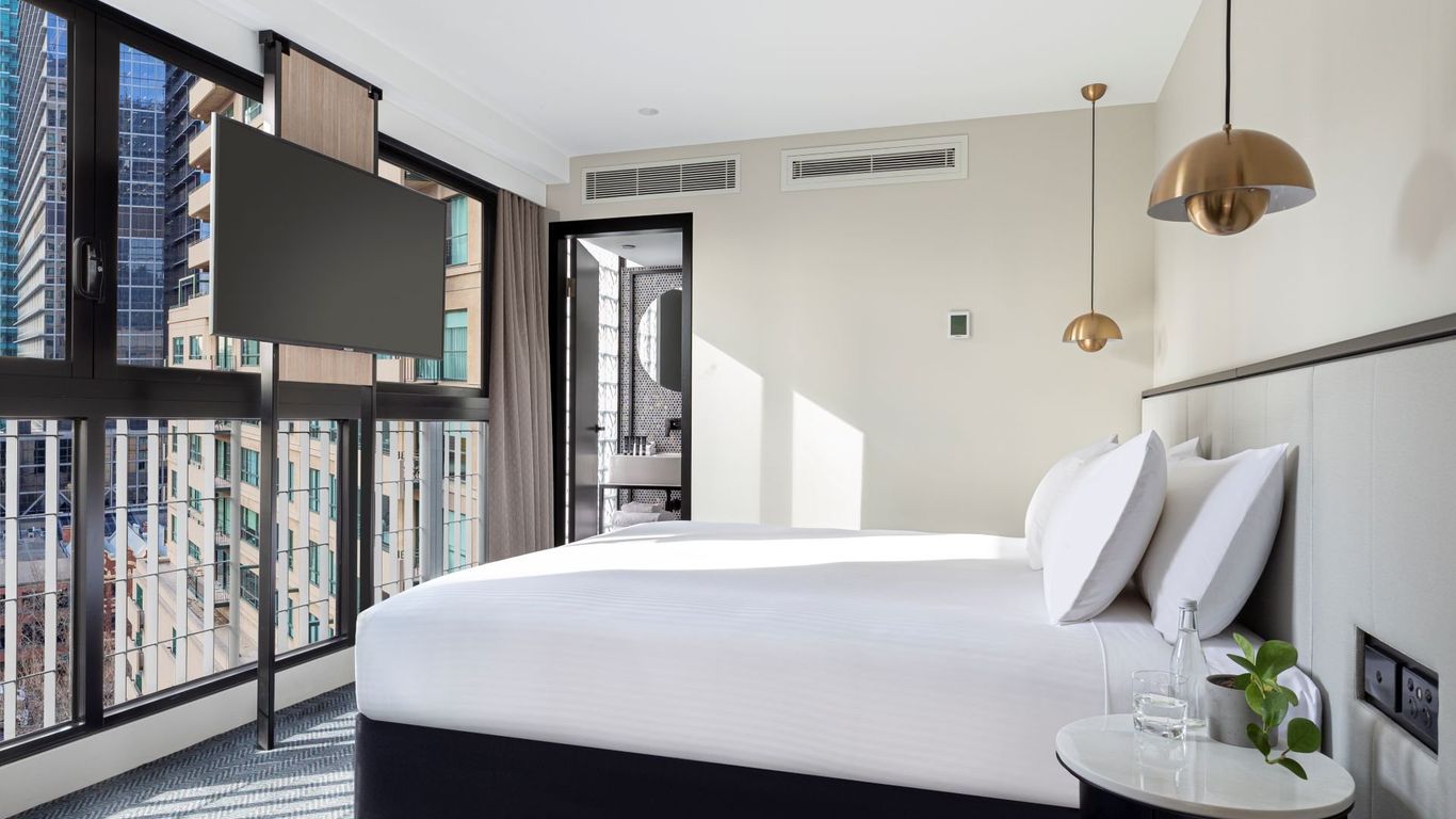 برادي هوتلز جونز لين