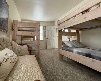 Country Home w/ Private Pool Tennis Court Farm Setting near Lancaster Hershey - Mount Joy - Habitación