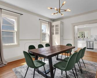 Bocce Ball~ Hot Tub~Putt Putt ~Fire Pit - Memphis - Spisestue