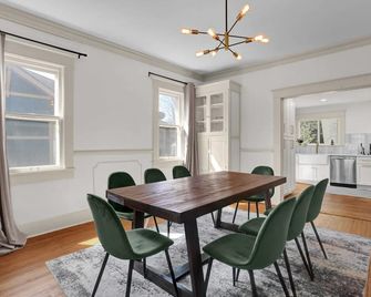 Bocce Ball~ Hot Tub~Putt Putt ~Fire Pit - ممفيس (تنيسي) - غرفة طعام