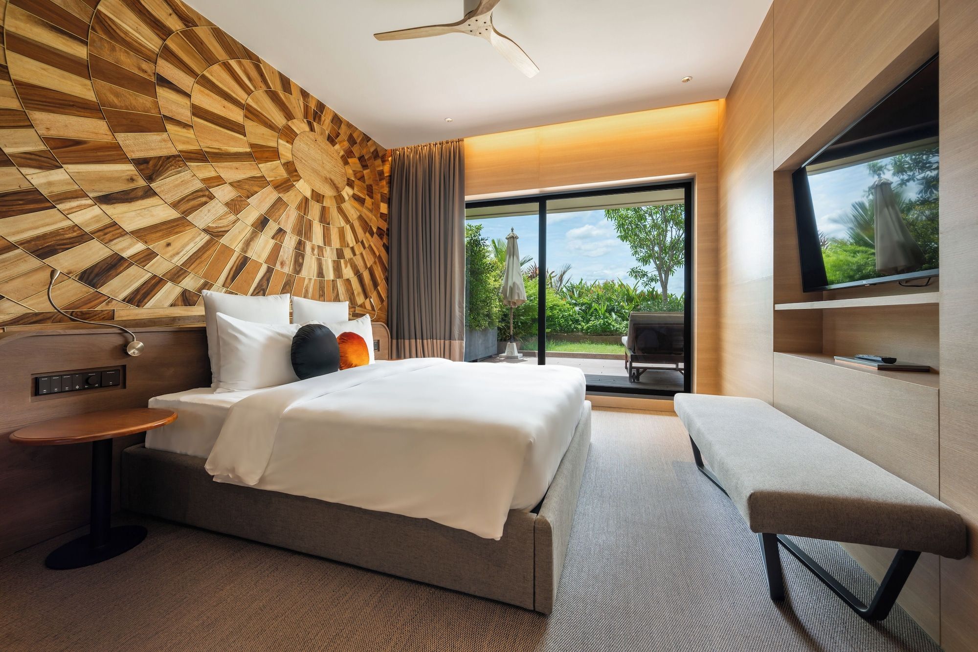 Sun & Moon, Riverside Hotel - Phnom Penh