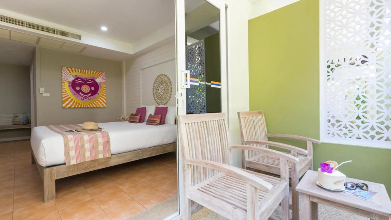 Ark Bar Beach Resort