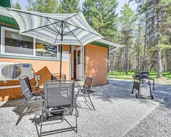 Peaceful Eureka Getaway - 1 Mi to Glen Lake! - Eureka - Patio