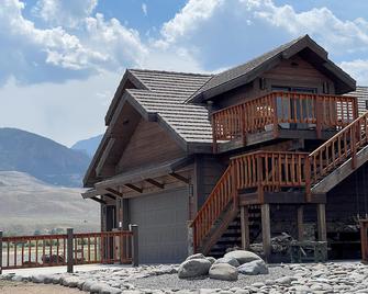 Studio 57- luxury apartment in the Wapiti Area! - Wapiti - Building
