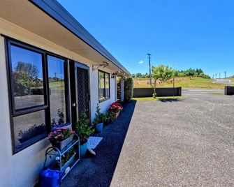 Almost Country - Taupo