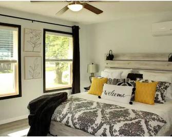 Greenbrier Getaway 1: Hike, Bike, Ski! Fenced Yard, Firepit, Fast Wi-Fi, Dogs Ok - Marlinton - Habitación