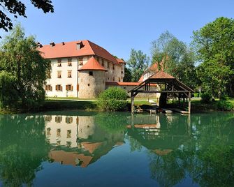 Hotel Grad Otocec - Otocec - Building