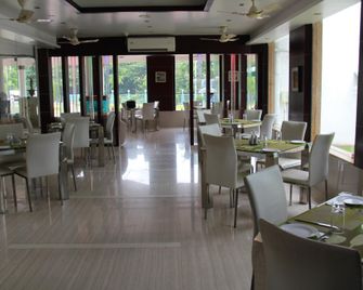 그린 로열 바이 스파르사 - 푸프파라 - 레스토랑