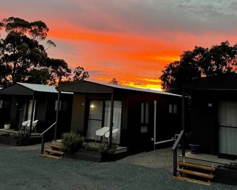 Lunar Cabins - Parkes