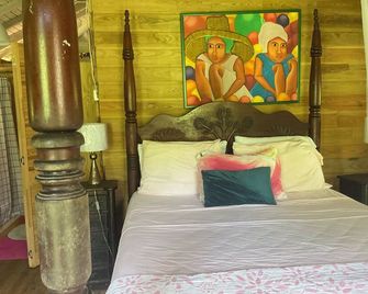 2 bedroom wooden cottage micro Climate living. open air living - Trafalgar - Habitación