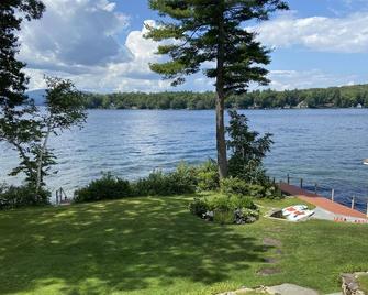 Lakefront Family Home in Estate Area of Wolfeboro - Wolfeboro - Outdoors view