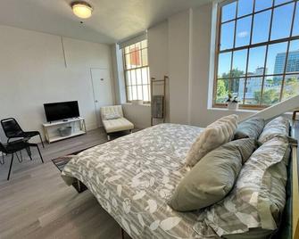 Downtown Commons Luxury Loft - Sacramento - Makuuhuone