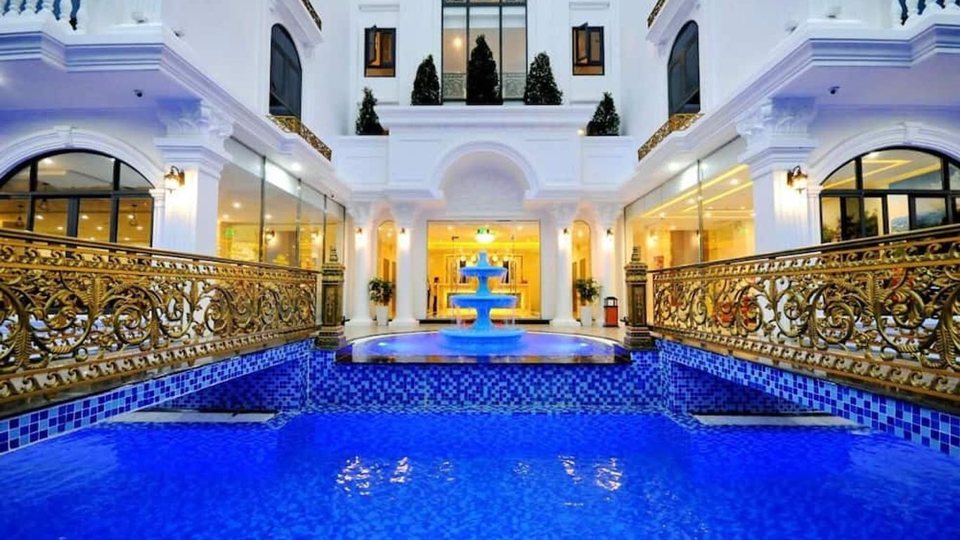 크라운 응우옌 호앙 호텔