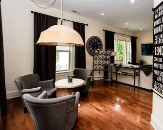 Studio 555 - Designer Two Bedroom Apartment - Granville