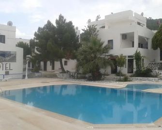 Armagan Otel - Torba - Bazén