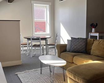 Top floor loft apartment in downtown Bath - Bath