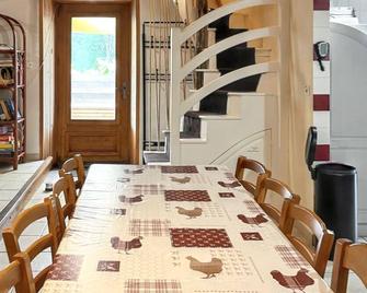 Maison de campagne spacieuse à Chastreix avec cheminée - Issoire - Salle à manger