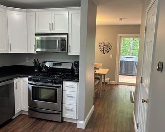 Peaceful 2-bedroom condo in Concord right off I-93 - Concord - Keuken
