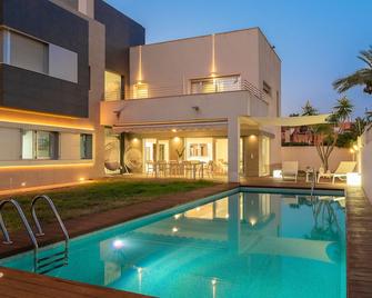 Modern villa with private pool 5 min from the beach - Roquetas de Mar - Pool