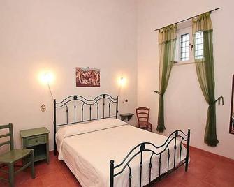 Casa Sabedda B: A characteristic and welcoming apartment that is part of an ancient country house in a quiet position, surrounded by the Sicilian countryside, with Free WI-FI. - Santa Croce Camerina - Camera da letto