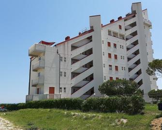 Inviting apartment in Marotta with Veranda - Marotta - Edificio