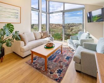The Keep - Waimairi Beach - 벨파스트 - 거실