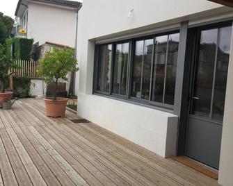 Gîte de la Place - Port-d'Envaux - Balcony