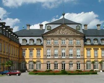Apartment, 3 bedrooms, 1 bathroom, kitchen (sleeps 10) - Bad Arolsen - Gebäude