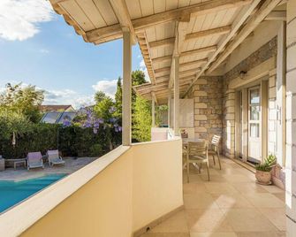 Tria Luxury Residences - Stoupa - Balkon