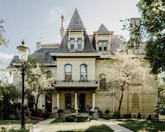Inn at Pine Terrace - Oconomowoc - Будівля