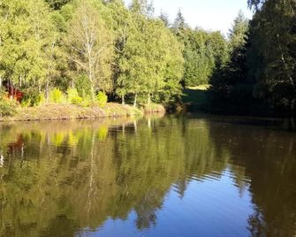 La Roussilhe - Sousceyrac-en-Quercy - Vista del exterior