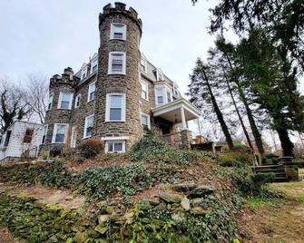 2 Bedroom 1 Bath Apartment - Elkins Park - Building