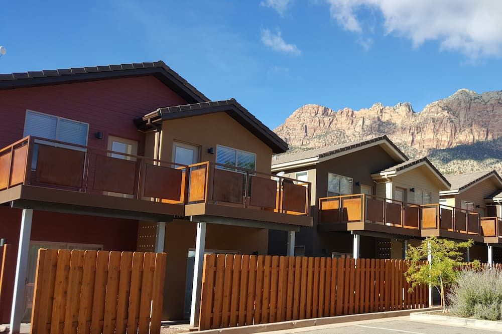 Building view of Townhome 4 in Springdale, at Zion National Park