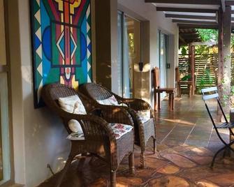 Hlulala Guest Lodge - Hluhluwe - Patio