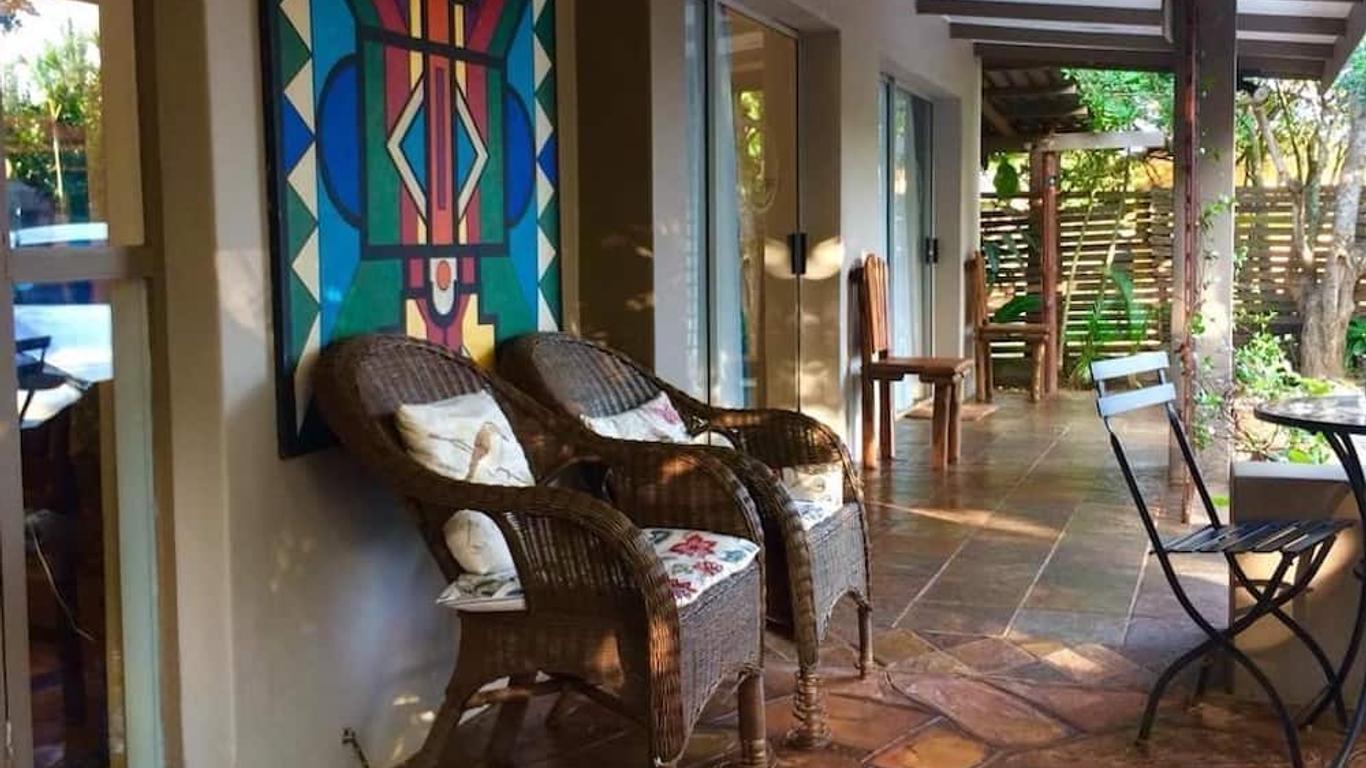 هولالا جيست هاوس