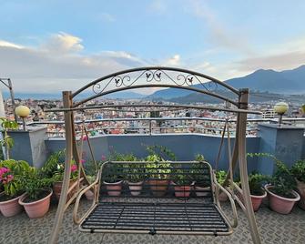 Sagarmatha Apartment Bed & Breakfast - Lalitpur - Balcony
