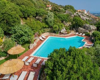 Hotel San Trano - Luogosanto - Pool