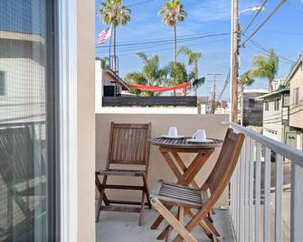 Island Suite - Amazing location by Balboa Ferry and Beaches with New A/C - Newport Beach - Balcon