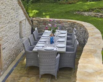 Lavender Cottage - sleeps 10 guests in 4 bedrooms - Bibury - Pati