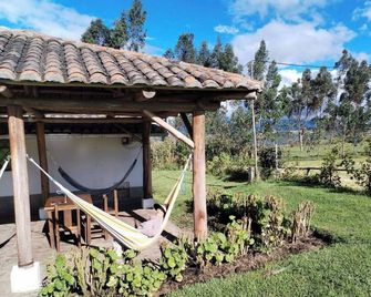Sunset Ridge Farmhouse - Ibarra - Patio