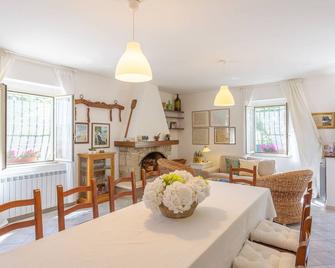 Holiday Home Masseria Difesa Grande by Interhome - Montenero di Bisaccia - Dining room