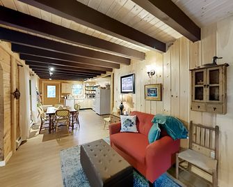 Sprucewold Cabin - Boothbay Harbor - Living room